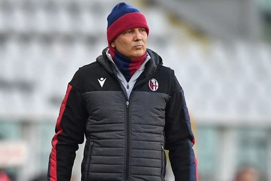 TURIN, ITALY - JANUARY 12: Bologna FC head coach Sinisa Mihajlovic watches the action during the Serie A match between Torino FC and Bologna FC at Stadio Olimpico di Torino on January 12, 2020 in Turin, Italy. (Photo by Valerio Pennicino/Getty Images) TURIN, ITALY - JANUARY 12: Bologna FC head coach Sinisa Mihajlovic watches the action during the Serie A match between Torino FC and Bologna FC at Stadio Olimpico di Torino on January 12, 2020 in Turin, Italy. (Photo by Valerio Pennicino/Getty Images)