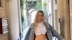 VIDEO / Ilary Blasi e la sfilata domenicale per le vie di Roma