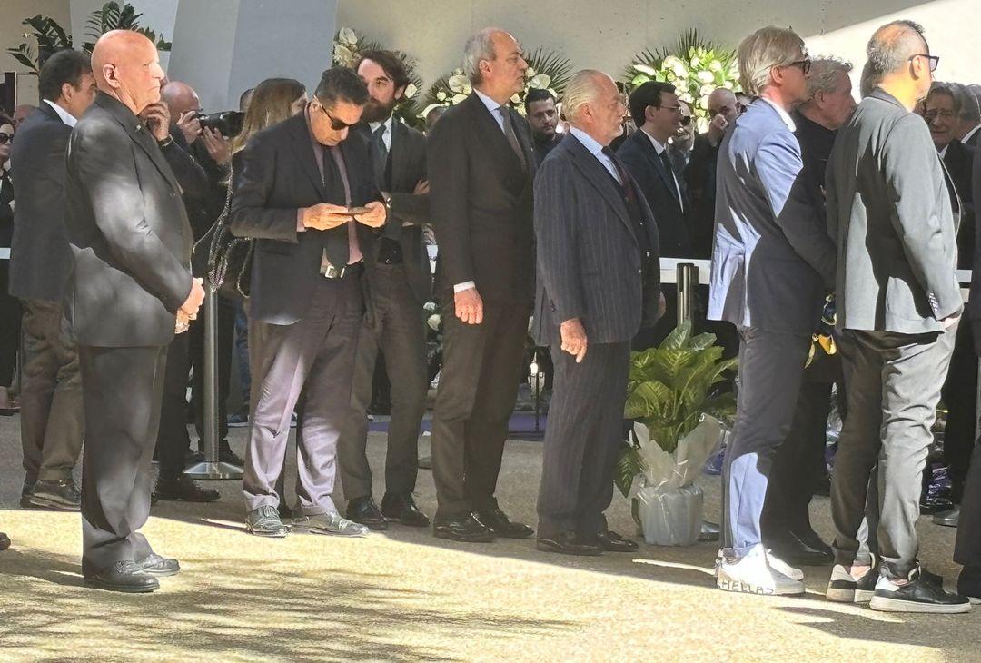 GALLERY VN – La camera ardente per Joe Barone. Tra i presenti Marotta e DeLa - immagine 50