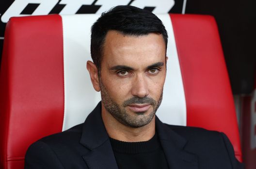MONZA, ITALY - NOVEMBER 06: AC Monza coach Raffaele Palladino looks on before the Serie A match between AC Monza and Hellas Verona at Stadio Brianteo on November 06, 2022 in Monza, Italy. (Photo by Marco Luzzani/Getty Images) Fiorentina, guarda che Monza: i brianzoli stendono il Lione- immagine 2