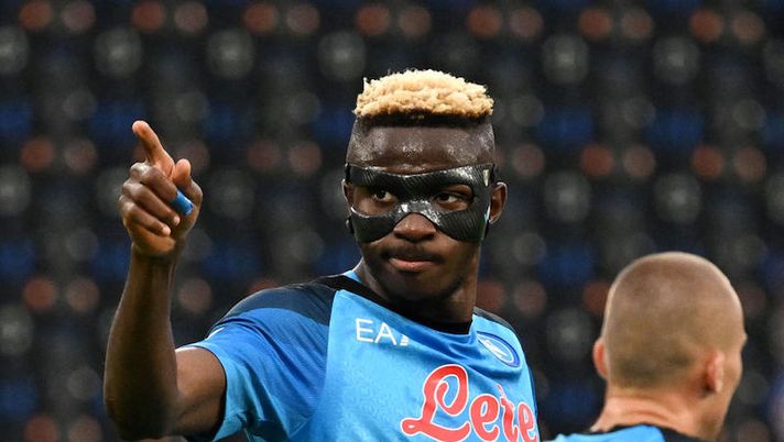 NAPLES, ITALY - JUNE 04: Victor Osimhen of SSC Napoli celebrates after scoring the team's first goal from a penalty kick during the Serie A match between SSC Napoli and UC Sampdoria at Stadio Diego Armando Maradona on June 04, 2023 in Naples, Italy. (Photo by Francesco Pecoraro/Getty Images) Ds Napoli: “Kim andrà sostituito, tenere Osimhen sarebbe una gran cosa ma…” - immagine 1