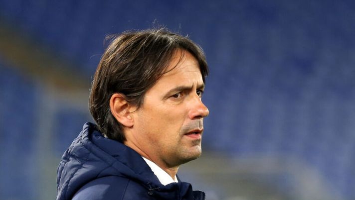 ROME, ITALY - FEBRUARY 23: Simone Inzaghi, Head Coach of S.S. Lazio looks on prior to the UEFA Champions League Round of 16 match between Lazio Roma and Bayern München at Olimpico Stadium on February 23, 2021 in Rome, Italy. Sporting stadiums around Italy remain under strict restrictions due to the Coronavirus Pandemic as Government social distancing laws prohibit fans inside venues resulting in games being played behind closed doors. (Photo by Paolo Bruno/Getty Images) Inzaghi: “Acerbi, Caicedo e non solo: quattro assenti per domani, i tempi di recupero” - immagine 1