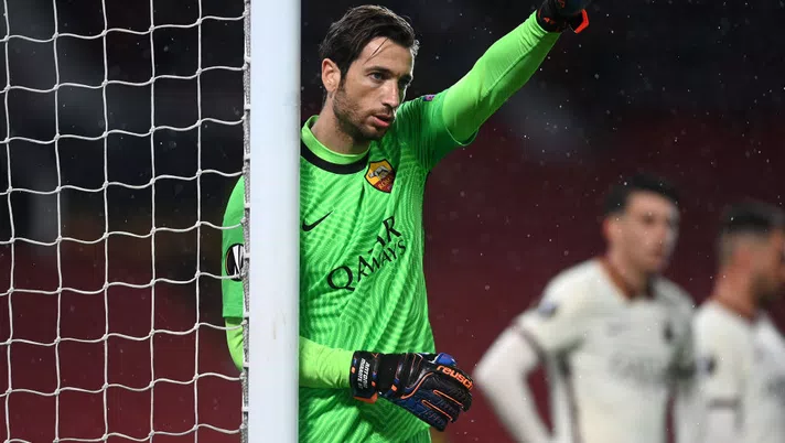 MANCHESTER, ENGLAND - APRIL 29: Antonio Mirante of Roma looks on during the UEFA Europa League Semi-final First Leg match between Manchester United and AS Roma at Old Trafford on April 29, 2021 in Manchester, England. Sporting stadiums around Europe remain under strict restrictions due to the Coronavirus Pandemic as Government social distancing laws prohibit fans inside venues resulting in games being played behind closed doors. (Photo by Michael Regan/Getty Images)
