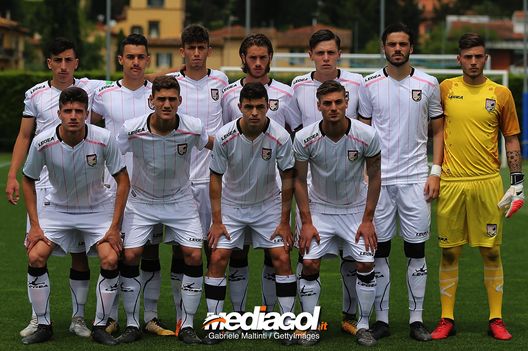 FLORENCE, ITALY - MAY 16: US Citta' di Palermo U19 poses during the SuperCoppa primavera 2 match between Novara U19 and US Citta di Palermo U19 at Centro Tecnico Federale di Coverciano on May 16, 2018 in Florence, Italy. (Photo by Gabriele Maltinti/Getty Images) FLORENCE, ITALY - MAY 16: US Citta' di Palermo U19 poses during the SuperCoppa primavera 2 match between Novara U19 and US Citta di Palermo U19 at Centro Tecnico Federale di Coverciano on May 16, 2018 in Florence, Italy. (Photo by Gabriele Maltinti/Getty Images)