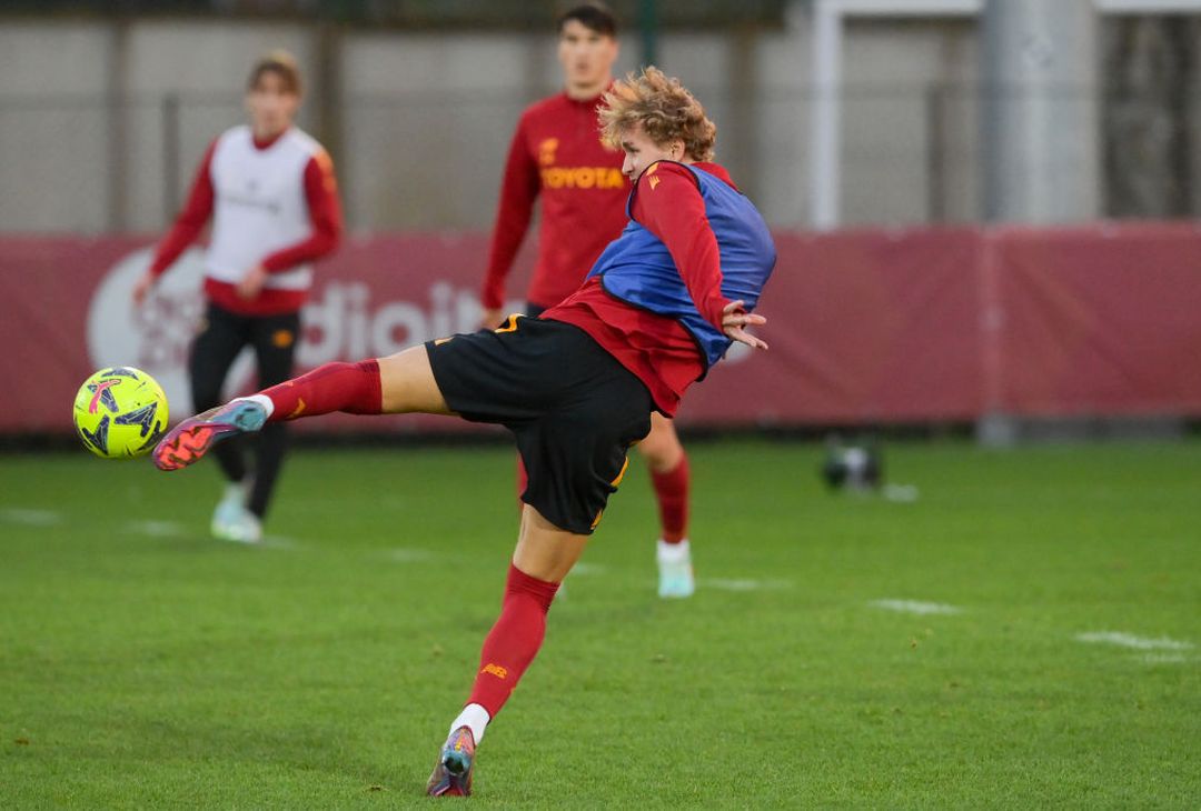 Trigoria, ripresa dopo Milan-Roma: gol di Solbakken. C’è Karsdorp – FOTO GALLERY - immagine 27