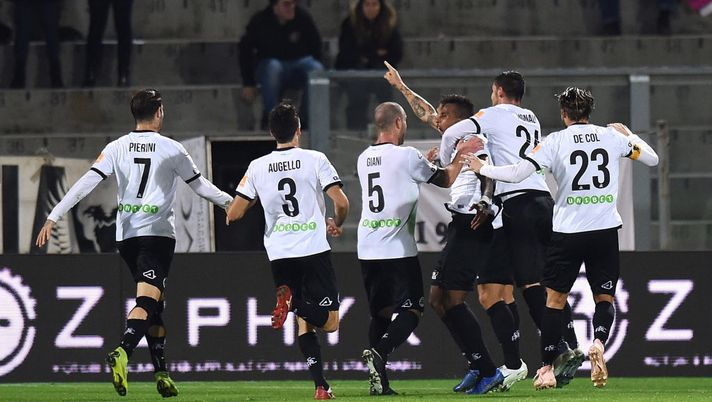 LA SPEZIA, ITALY - DECEMBER 23:  Elio Capradossi of Spezia celebrates after scoring the equalizing goal during the Serie B match between AC Spezia and US Citta di Palermo at Stadio Alberto Picco on December 23, 2018 in La Spezia, Italy.  (Photo by Tullio M. Puglia/Getty Images)  LA SPEZIA, ITALY - DECEMBER 23:  Elio Capradossi of Spezia celebrates after scoring the equalizing goal during the Serie B match between AC Spezia and US Citta di Palermo at Stadio Alberto Picco on December 23, 2018 in La Spezia, Italy.  (Photo by Tullio M. Puglia/Getty Images)