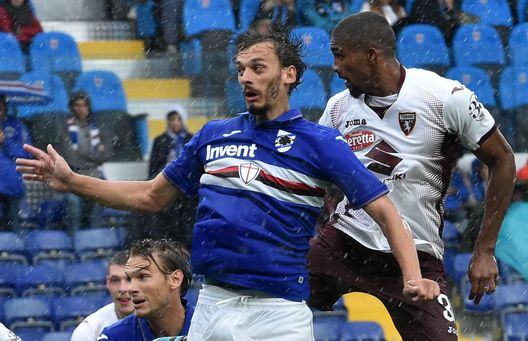  GENOA, ITALY - SEPTEMBER 22: Manolo Gabbiadini of UC Sampdoria and Gleison Bremer of Torino FC during the Serie A match between UC Sampdoria and Torino FC at Stadio Luigi Ferraris on September 22, 2019 in Genoa, Italy. (Photo by Paolo Rattini/Getty Images) 