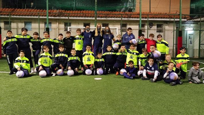 Il Napoli femminile, bellissima iniziativa in memoria di Maradona Il Napoli femminile, bellissima iniziativa in memoria di Maradona - immagine 1