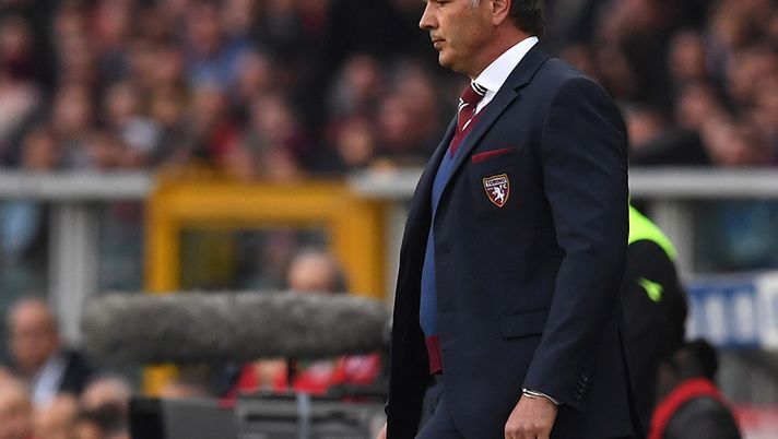 TURIN, ITALY - MARCH 18:  FC Torino head coach Sinisa Mihajlovic controls the ball during the Serie A match between FC Torino and FC Internazionale at Stadio Olimpico di Torino on March 18, 2017 in Turin, Italy.  (Photo by Valerio Pennicino/Getty Images) 