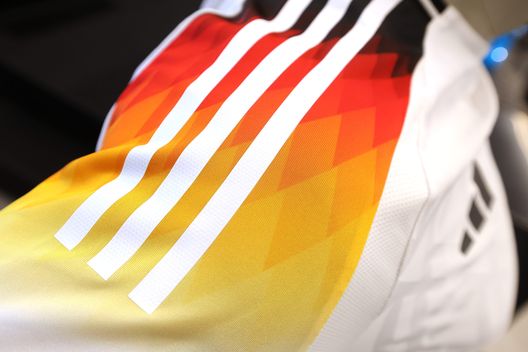 Getty Images Maglia Germania col 44 ricorda le SS: Adidas blocca la vendita- immagine 3
