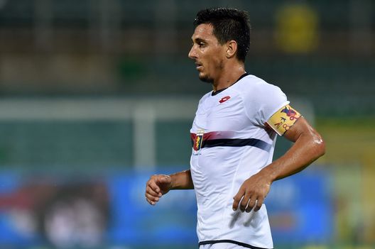 PALERMO, ITALY - AUGUST 23: Nicolas Burdisso of Genoa in action during the Serie A match between US Citta di Palermo and Genoa CFC at Stadio Renzo Barbera on August 23, 2015 in Palermo, Italy. (Photo by Tullio M. Puglia/Getty Images) PALERMO, ITALY - AUGUST 23: Nicolas Burdisso of Genoa in action during the Serie A match between US Citta di Palermo and Genoa CFC at Stadio Renzo Barbera on August 23, 2015 in Palermo, Italy. (Photo by Tullio M. Puglia/Getty Images)