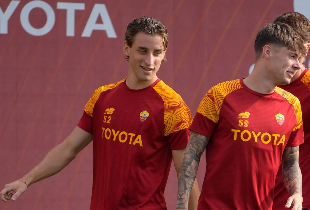 Roma in campo per preparare la sfida con il Napoli: c’è Kumbulla – FOTO GALLERY - immagine 10