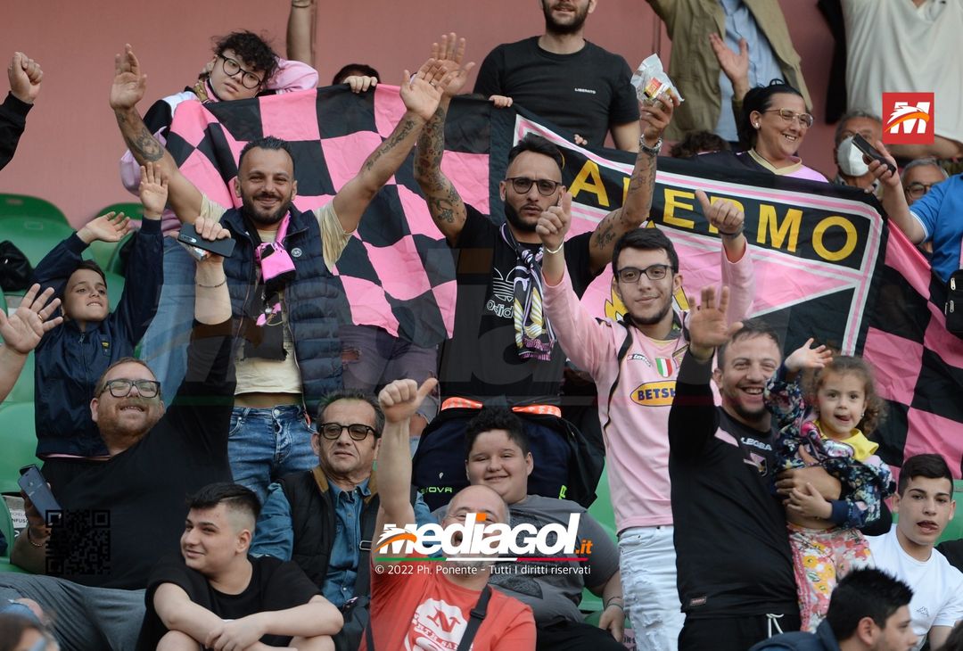 Fototifo, i tifosi allo stadio per Palermo-Virtus Entella 2-2 (gallery) - immagine 41