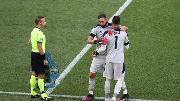 ROME, ITALY - JUNE 20: Gianluigi Donnarumma of Italy is replaced by team mate Salvatore Sirigu during the UEFA Euro 2020 Championship Group A match between Italy and Wales at Olimpico Stadium on June 20, 2021 in Rome, Italy. (Photo by Ryan Pierse/Getty Images)