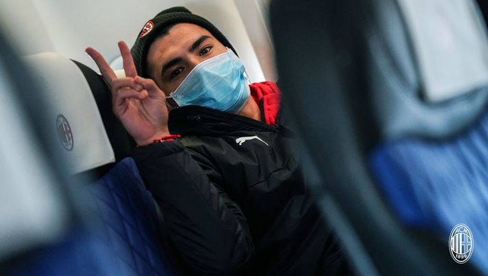 Brahim Diaz, trequartista del Milan, in viaggio verso Napoli (acmilan) 