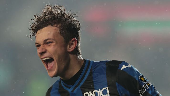 BERGAMO, ITALY - JANUARY 15: Giorgio Scalvini of Atalanta BC celebrates after scoring the team's third goal during the Serie A match between Atalanta BC and Salernitana at Gewiss Stadium on January 15, 2023 in Bergamo, Italy. (Photo by Emilio Andreoli/Getty Images) Scalvini: “40 milioni per me? Non mi distraggo. Mi piacerebbe giocare in Premier” - immagine 1