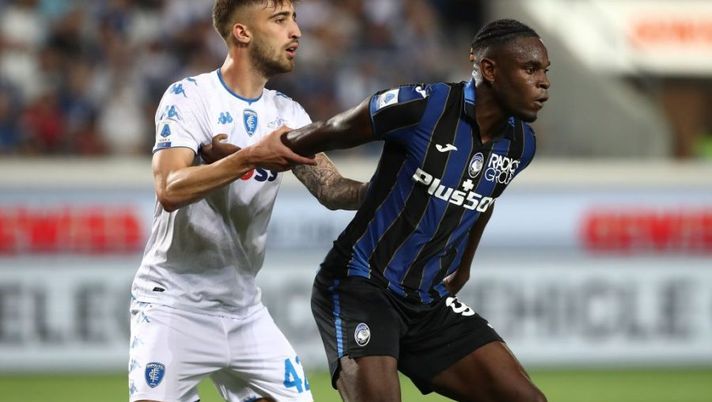 BERGAMO, ITALY - MAY 21: Duvan Zapata (R) of Atalanta BC competes with Mattia Viti (L) of Empoli Calcio during the Serie A match between Atalanta BC and Empoli FC at Gewiss Stadium on May 21, 2022 in Bergamo, Italy. (Photo by Marco Luzzani/Getty Images) Sky: “L’ex Empoli Viti può tornare in Serie A, è arrivata una richiesta” - immagine 1