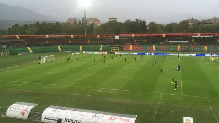 Stadio Liberati, nuvoloni nerissimi già durante il riscaldamento 