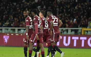  TURIN, ITALY - OCTOBER 05: (C) Daniele Baselli of Torino FC celebrates with his teammates his first goal during the Serie A match between Torino FC and Frosinone Calcio at Stadio Olimpico di Torino on October 5, 2018 in Turin, Italy. (Photo by Pier Marco Tacca/Getty Images)