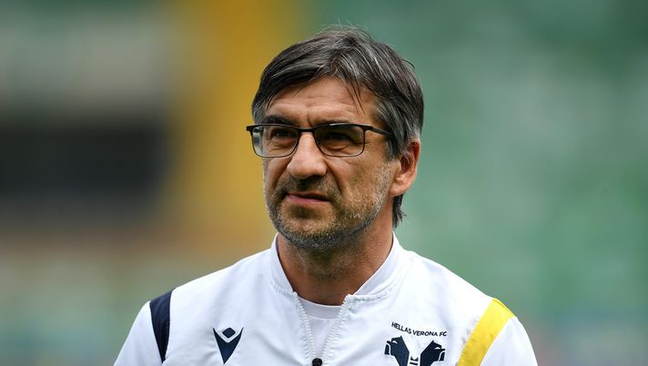 VERONA, ITALY - MAY 01: Ivan Juric, Head Coach of Hellas Verona looks on prior to the Serie A match between Hellas Verona FC and Spezia Calcio at Stadio Marcantonio Bentegodi on May 01, 2021 in Verona, Italy. Sporting stadiums around Italy remain under strict restrictions due to the Coronavirus Pandemic as Government social distancing laws prohibit fans inside venues resulting in games being played behind closed doors. (Photo by Alessandro Sabattini/Getty Images) VERONA, ITALY - MAY 01: Ivan Juric, Head Coach of Hellas Verona looks on prior to the Serie A match between Hellas Verona FC and Spezia Calcio at Stadio Marcantonio Bentegodi on May 01, 2021 in Verona, Italy. Sporting stadiums around Italy remain under strict restrictions due to the Coronavirus Pandemic as Government social distancing laws prohibit fans inside venues resulting in games being played behind closed doors. (Photo by Alessandro Sabattini/Getty Images)