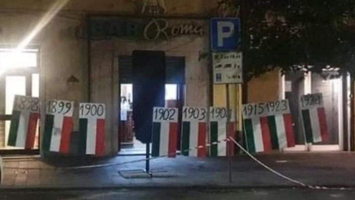 Nove scudetti genoani di fronte allo storico bar Samp: il derby della storia Nove scudetti genoani di fronte allo storico bar Samp: il derby della storia