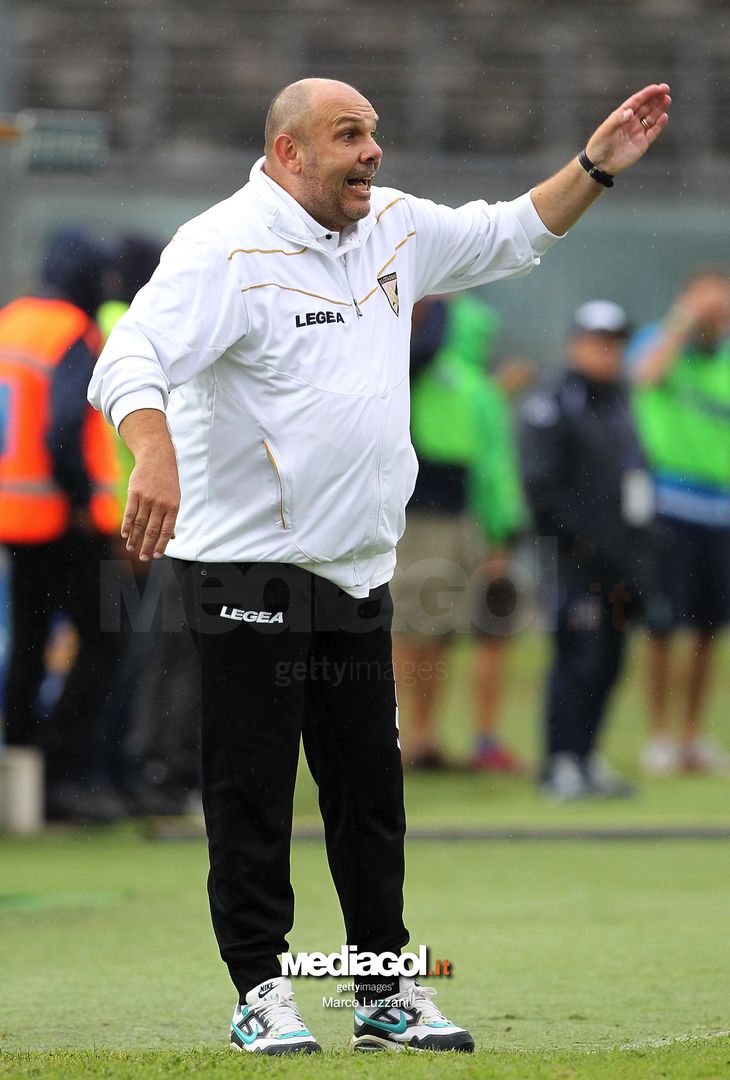  BRESCIA, ITALY - SEPTEMBER 02:  US Citta di Palermo coach Bruno Tedino shouts to his players during the Serie B between Brescia Calcio and US Citta di Palermo at Stadio Mario Rigamonti on September 2, 2017 in Brescia, Italy.  (Photo by Marco Luzzani/Getty Images) 