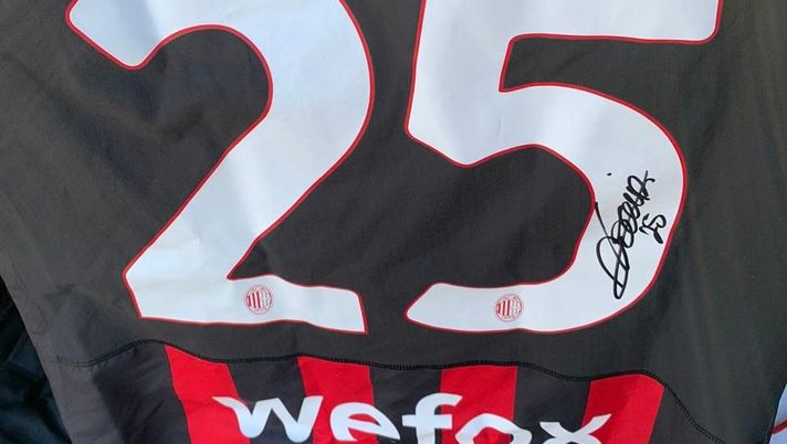 Le maglie di Florenzi e Bonucci all'asta per aiutare la piccola Camilla (foto WSA)