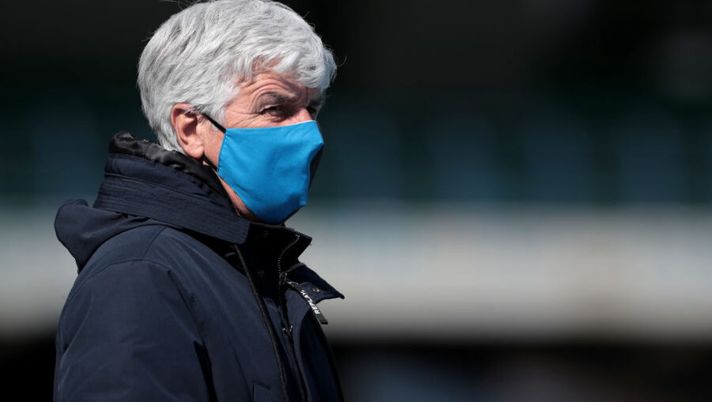 VERONA, ITALY - MARCH 21: Gian Piero Gasperini, Head Coach of Atalanta BC looks on prior to the Serie A match between Hellas Verona FC and Atalanta BC at Stadio Marcantonio Bentegodi on March 21, 2021 in Verona, Italy. Sporting stadiums around Italy remain under strict restrictions due to the Coronavirus Pandemic as Government social distancing laws prohibit fans inside venues resulting in games being played behind closed doors. (Photo by Emilio Andreoli/Getty Images) Gasperini: “Zapata aveva qualcosa in più! Ilicic, il rigorista e la difesa a quattro…” - immagine 1