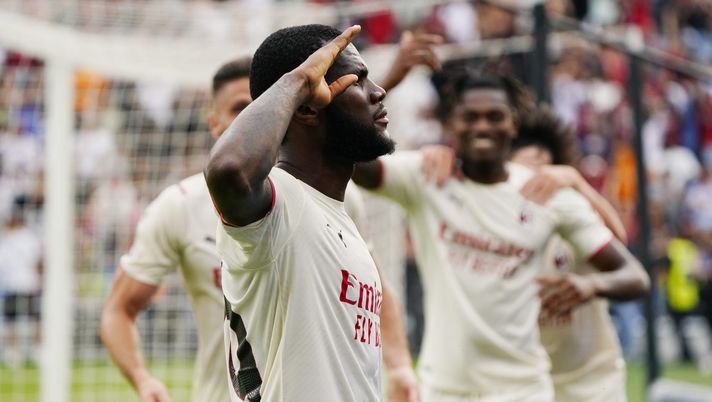REGGIO NELL'EMILIA, ITALY - MAY 22: Frank Kessie of Milan celebrates after scoring his team's third goal during the Serie A match between US Sassuolo and AC Milan at Mapei Stadium - Citta' del Tricolore on May 22, 2022 in Reggio nell'Emilia, Italy. (Photo by Pier Marco Tacca/AC Milan via Getty Images)