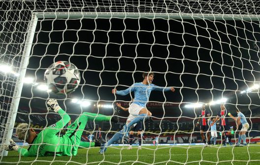 PARIS, FRANCE - APRIL 28: John Stones of Manchester City celebrates their side's first goal scored by Kevin De Bruyne of Manchester City (not pictured) as Keylor Navas of Paris Saint-Germain looks dejected during the UEFA Champions League Semi Final First Leg match between Paris Saint-Germain and Manchester City at Parc des Princes on April 28, 2021 in Paris, France. Sporting stadiums around France remain under strict restrictions due to the Coronavirus Pandemic as Government social distancing laws prohibit fans inside venues resulting in games being played behind closed doors. (Photo by Alex Grimm/Getty Images) PARIS, FRANCE - APRIL 28: John Stones of Manchester City celebrates their side's first goal scored by Kevin De Bruyne of Manchester City (not pictured) as Keylor Navas of Paris Saint-Germain looks dejected during the UEFA Champions League Semi Final First Leg match between Paris Saint-Germain and Manchester City at Parc des Princes on April 28, 2021 in Paris, France. Sporting stadiums around France remain under strict restrictions due to the Coronavirus Pandemic as Government social distancing laws prohibit fans inside venues resulting in games being played behind closed doors. (Photo by Alex Grimm/Getty Images)