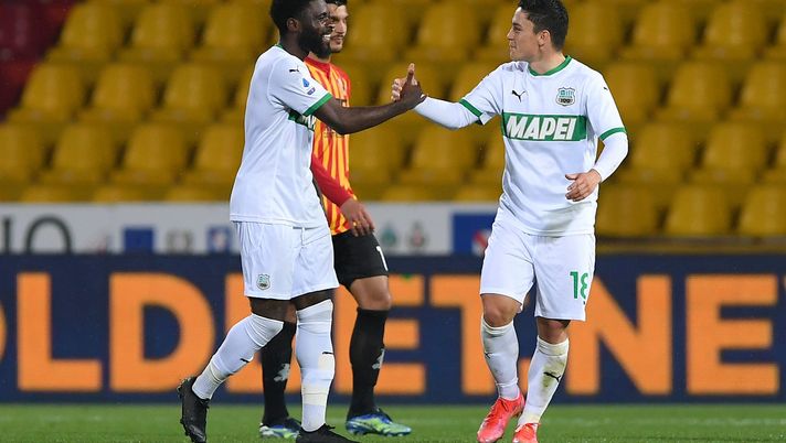 BENEVENTO, ITALY - APRIL 12: Jeremie Boga and Giacomo Raspadori of U.S. Sassuolo Calcio celebrates after scoring their sides first goal, an own goal scored by Federico Barba of Benevento Calcio (not pictured) during the Serie A match between Benevento Calcio  and US Sassuolo at Stadio Ciro Vigorito on April 12, 2021 in Benevento, Italy. Sporting stadiums around Italy remain under strict restrictions due to the Coronavirus Pandemic as Government social distancing laws prohibit fans inside venues resulting in games being played behind closed doors.  (Photo by Francesco Pecoraro/Getty Images) 