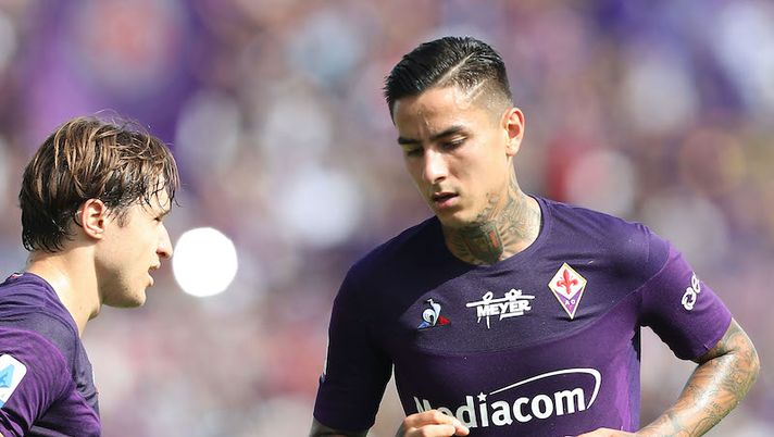 FLORENCE, ITALY - OCTOBER 06: Federico Chiesa and Erick Pulgar of ACF Fiorentina in action during the Serie A match between ACF Fiorentina and Udinese Calcio at Stadio Artemio Franchi on October 6, 2019 in Florence, Italy. (Photo by Gabriele Maltinti/Getty Images) Sette brutte notizie per questa giornata al fantacalcio: da Pulgar a Radu- immagine 1