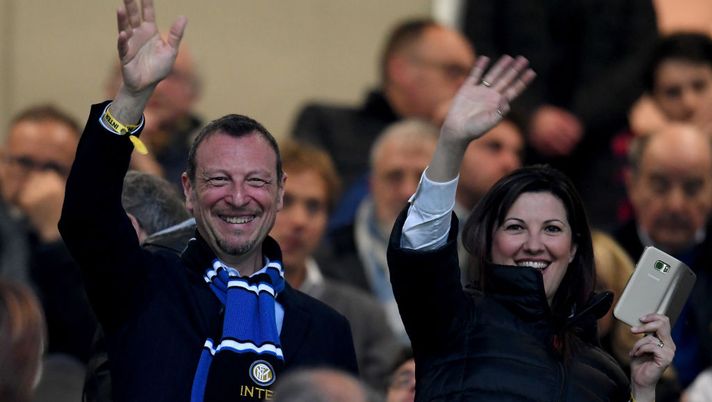MILAN, ITALY - APRIL 30: Amadeus and Giovanna Civitillo attend the Serie A match between FC Internazionale and SSC Napoli at Stadio Giuseppe Meazza on April 30, 2017 in Milan, Italy.  (Photo by Claudio Villa - Inter/FC Internazionale via Getty Images) 