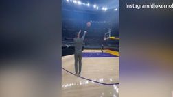 VIDEO / Djokovic e il tiro da tre allo Staples Center