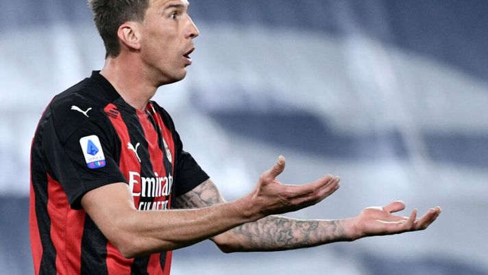 AC Milan's Croatian forward Mario Mandzukic reacts during the Italian Serie A football match Lazio vs Ac Milan at Olympic stadium in Rome on April 26, 2021. (Photo by Filippo MONTEFORTE / AFP) (Photo by FILIPPO MONTEFORTE/AFP via Getty Images) NEWS – Mandzukic spiazzato! Ibanez, Pellegrini, Barella, Ribery e le scelte per Lazio-Torino - immagine 1