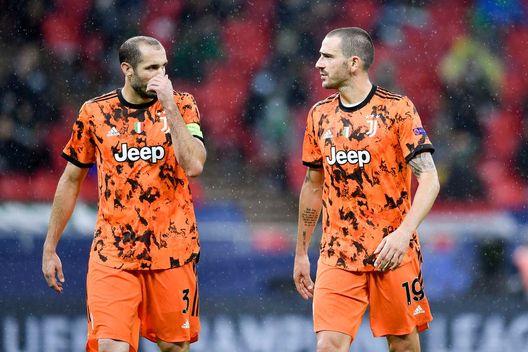 BUDAPEST, HUNGARY - NOVEMBER 04: Giorgio Chiellini and Leonardo Bonucci of Juventus gestures during the UEFA Champions League Group G stage match between Ferencvaros Budapest and Juventus at Groupama Arena on November 04, 2020 in Budapest, Hungary. (Photo by Daniele Badolato - Juventus FC/Juventus FC via Getty Images ) BUDAPEST, HUNGARY - NOVEMBER 04: Giorgio Chiellini and Leonardo Bonucci of Juventus gestures during the UEFA Champions League Group G stage match between Ferencvaros Budapest and Juventus at Groupama Arena on November 04, 2020 in Budapest, Hungary. (Photo by Daniele Badolato - Juventus FC/Juventus FC via Getty Images )
