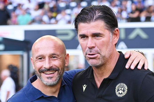 UDINE, ITALY - AUGUST 31: Vincenzo Italiano, Head coach of ACF Fiorentina and Andrea Sottil, Head coach of Udinese embrace prior to the Serie A match between Udinese Calcio and ACF Fiorentina at Dacia Arena on August 31, 2022 in Udine, Italy. (Photo by Alessandro Sabattini/Getty Images) Urge coerenza, la dignità di Kokorin, forza Ranieri e un triste CR7- immagine 2