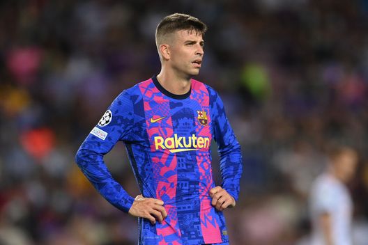 BARCELONA, SPAIN - SEPTEMBER 14: Gerard Pique of Barcelona reacts after conceding their side's first goal scored by Thomas Muller of Bayern Munich (not pictured) during the UEFA Champions League group E match between FC Barcelona and Bayern Muenchen at Camp Nou on September 14, 2021 in Barcelona, Spain. (Photo by David Ramos/Getty Images) Piqué, infuria il gossip: “Feste da minimo 2000 euro a notte”- immagine 2