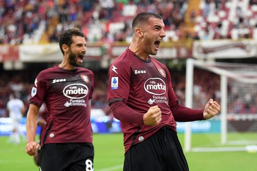 SALERNO, ITALY - AUGUST 28: Federico Bonazzoli of Salernitana celebrates after scoring the 2-0 goal during the Serie A match between Salernitana and UC Sampdoria at Stadio Arechi on August 28, 2022 in Salerno, Italy. (Photo by Francesco Pecoraro/Getty Images) Bonazzoli