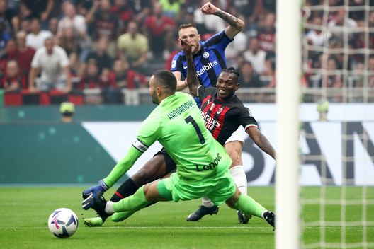 Il gol di Rafael Leao (attaccante AC Milan) nel derby Milan-Inter (Serie A 2022-2023) | News (Getty Images) Rafael Leao AC Milan derby Milan-Inter Serie A 2022-2023