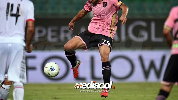 PALERMO, ITALY - AUGUST 31: George Puscas of Palermo kicks the ball during the Serie B match between US Citta' di Palermo and US Cremonese at Stadio Renzo Barbera on August 31, 2018 in Palermo, Italy. (Photo by Tullio M. Puglia/Getty Images) PALERMO, ITALY - AUGUST 31: George Puscas of Palermo kicks the ball during the Serie B match between US Citta' di Palermo and US Cremonese at Stadio Renzo Barbera on August 31, 2018 in Palermo, Italy. (Photo by Tullio M. Puglia/Getty Images)