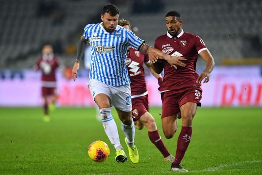 TURIN, ITALY - DECEMBER 21: Gleison Bremer (R) of Torino FC competes with Andrea Petagna of SPAL during the Serie A match between Torino FC and SPAL at Stadio Olimpico di Torino on December 21, 2019 in Turin, Italy. (Photo by Valerio Pennicino/Getty Images) TURIN, ITALY - DECEMBER 21: Gleison Bremer (R) of Torino FC competes with Andrea Petagna of SPAL during the Serie A match between Torino FC and SPAL at Stadio Olimpico di Torino on December 21, 2019 in Turin, Italy. (Photo by Valerio Pennicino/Getty Images)