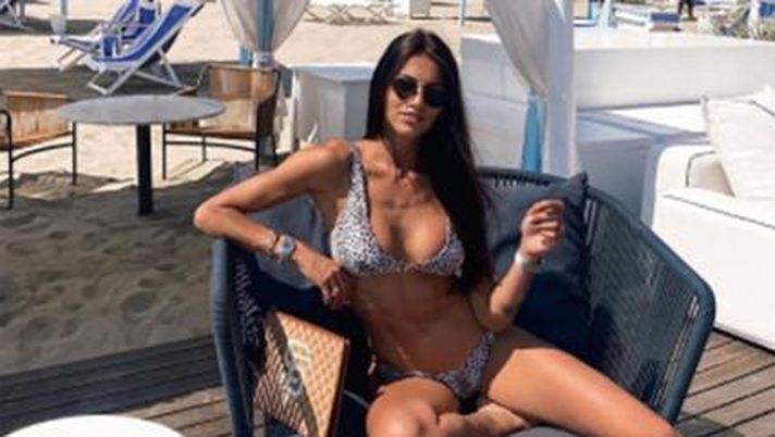 Il volto della Serie B fa sognare Instagram: Carolina Stramare fra i campi cadetti e i ricordi estivi 