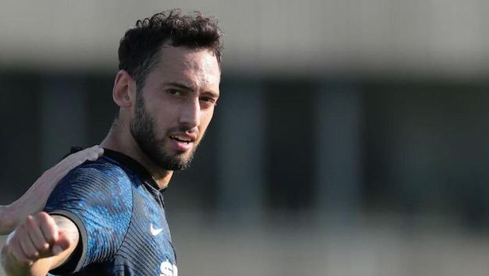 Calhanoglu, impatto devastante. “Feeling con Inzaghi nato alla prima telefonata” 