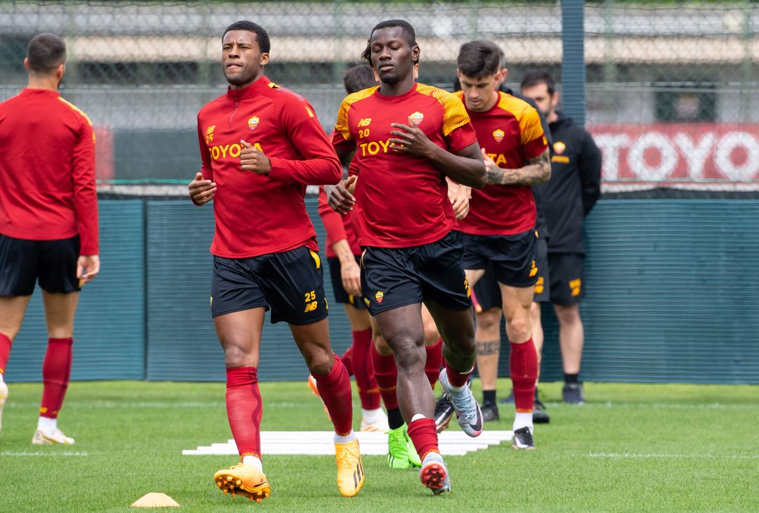 Roma, rifinitura in vista del Leverkusen: ci sono Dybala e Wijnaldum – FOTO GALLERY - immagine 8