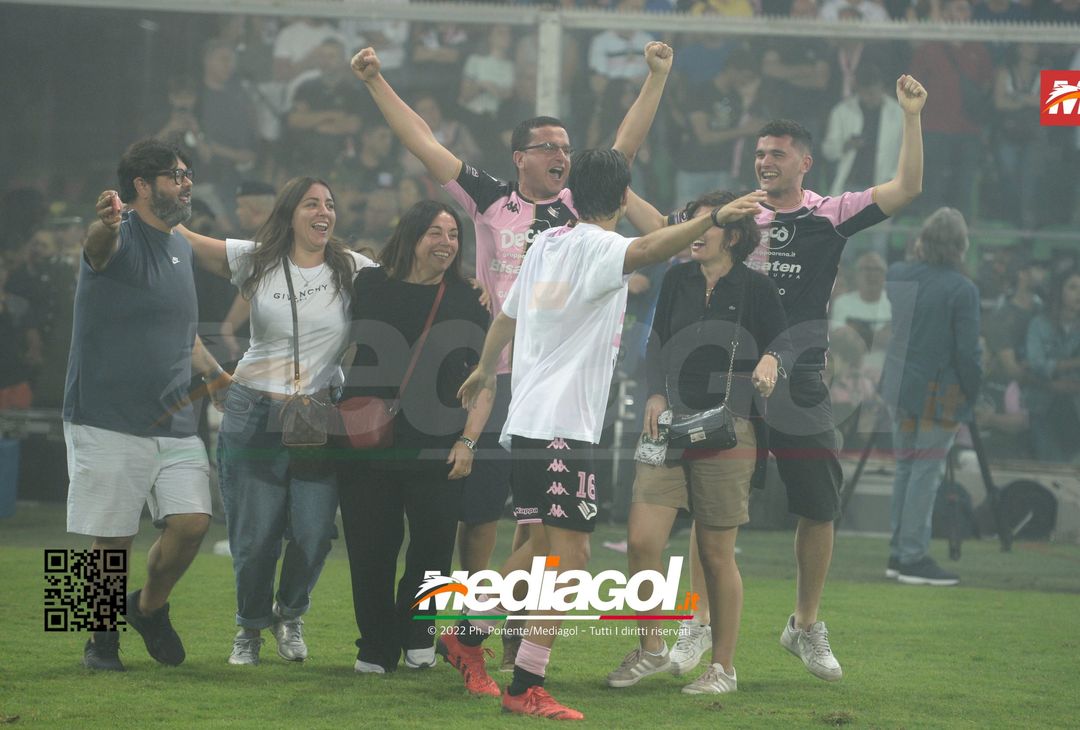 FOTO Palermo in Serie B, i festeggiamenti dei rosanero al Renzo Barbera (Gallery) - immagine 75