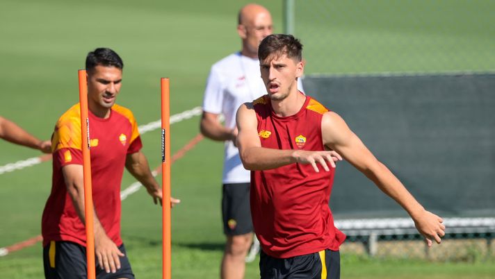 Kumbulla indossa la seconda maglia della Roma Anni ’80: “Old but gold” - immagine 1