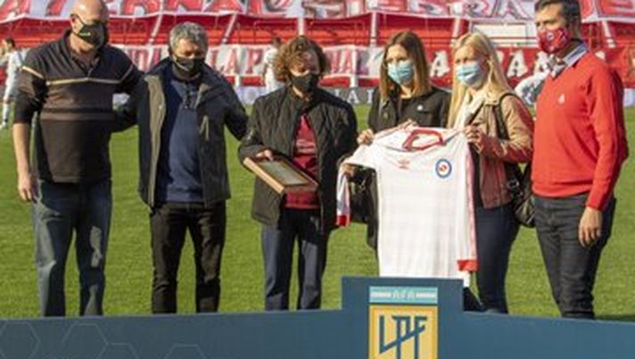 L’Argentinos Juniors continua a schierare…Maradona con la maglia numero 10! L’Argentinos Juniors continua a schierare…Maradona con la maglia numero 10!