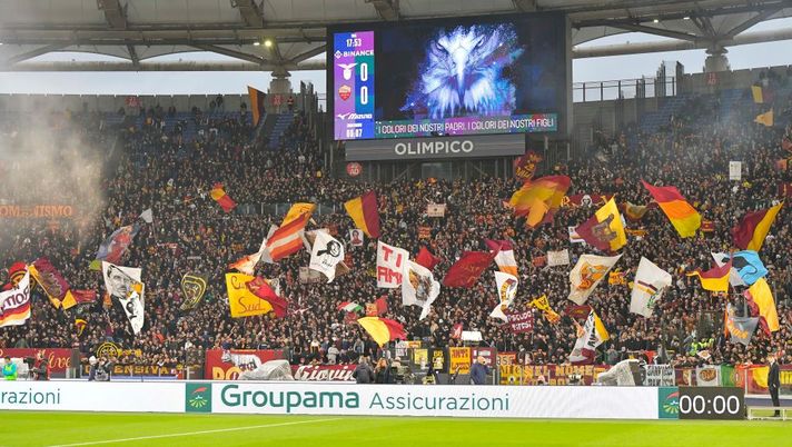 Getty Images Roma-Bayer, i Fedayn tornano a colorare il muretto: esposto uno striscione rosso - immagine 1