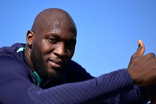 COMO, ITALY - SEPTEMBER 22: Romelu Lukaku of FC Internazionale looks on during a training session at the club's training ground Suning Training Center at Appiano Gentile on September 22, 2022 in Como, Italy. (Photo by Mattia Ozbot - Inter/Inter via Getty Images) FCIN1908 – Inter, buone notizie da Lukaku: domani in gruppo? Per Firenze decide Inzaghi- immagine 2